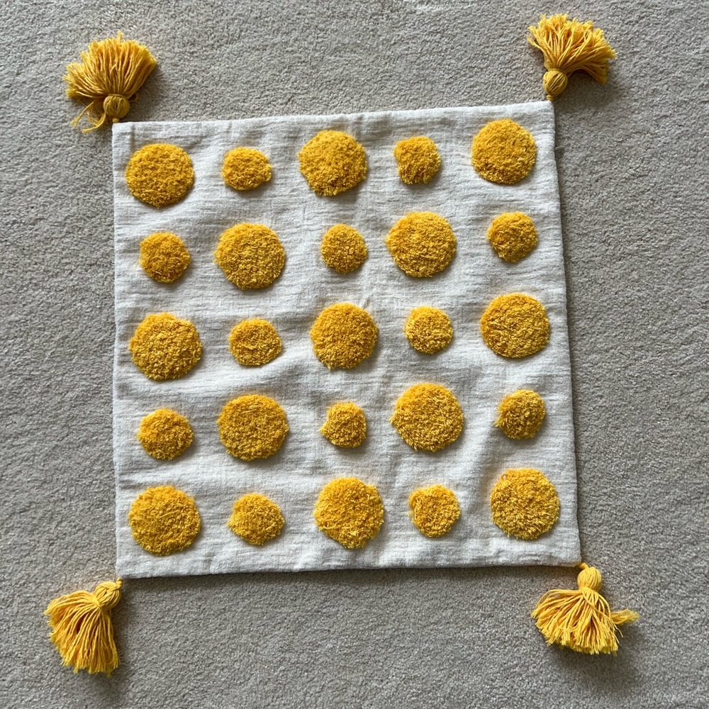 Daisy yellow polka for throw pillow case with tassels